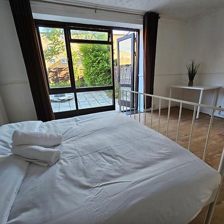 Towerhill Rooms Лондон Екстериор снимка