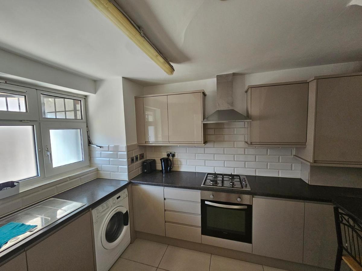 Towerhill Rooms Лондон Екстериор снимка