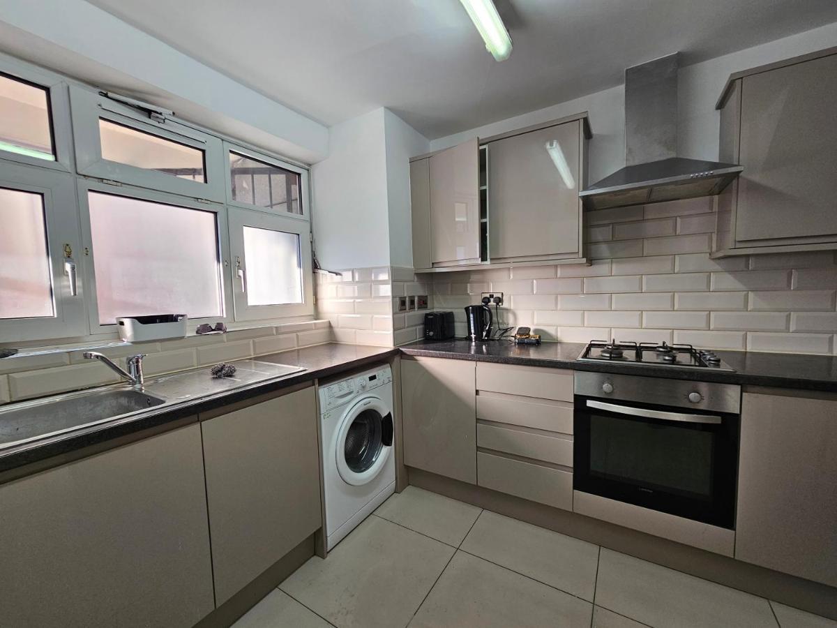 Towerhill Rooms Лондон Екстериор снимка