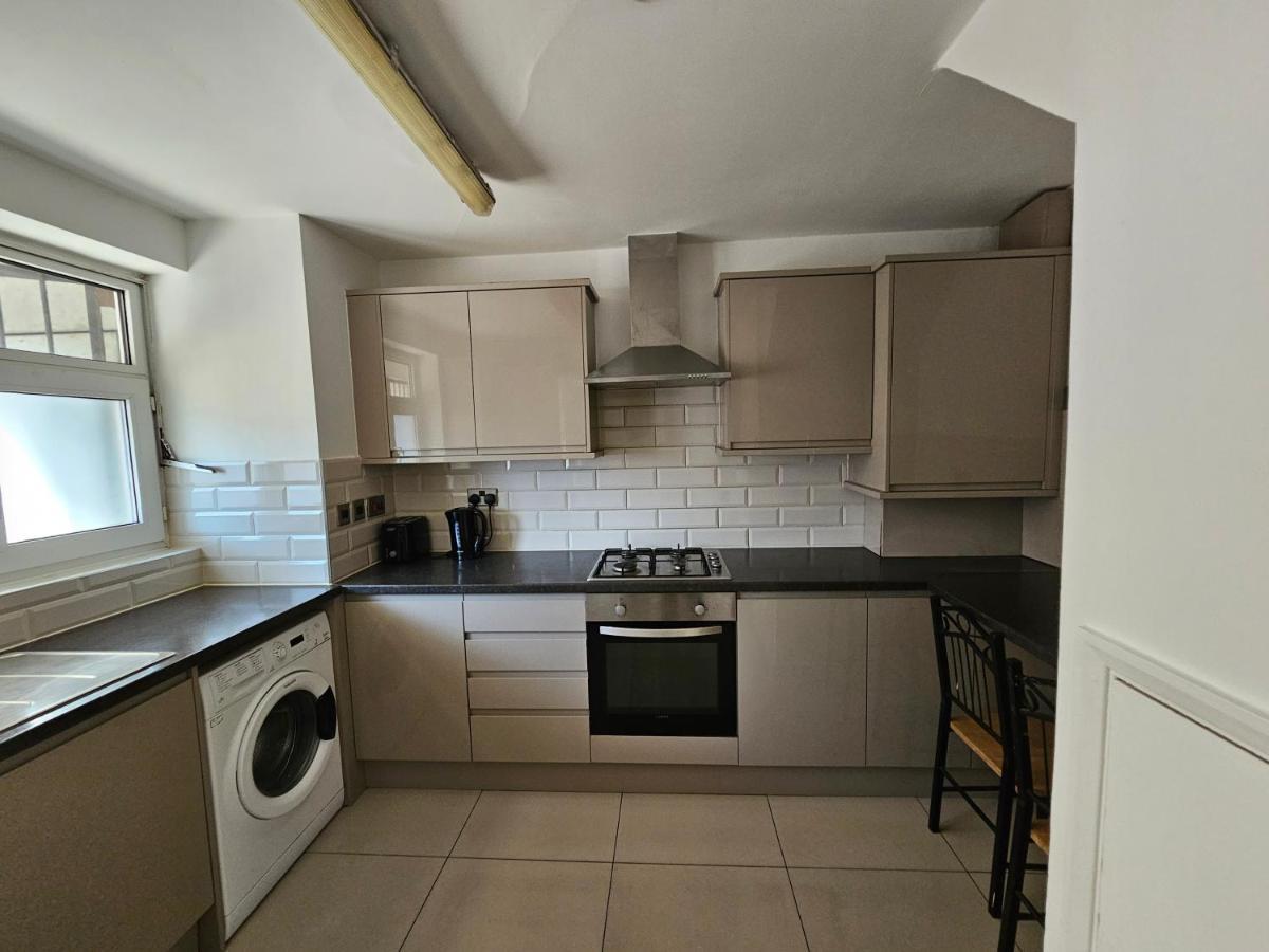 Towerhill Rooms Лондон Екстериор снимка