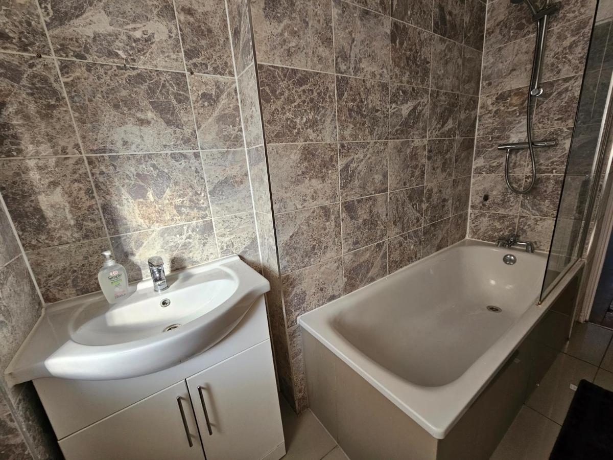 Towerhill Rooms Лондон Екстериор снимка