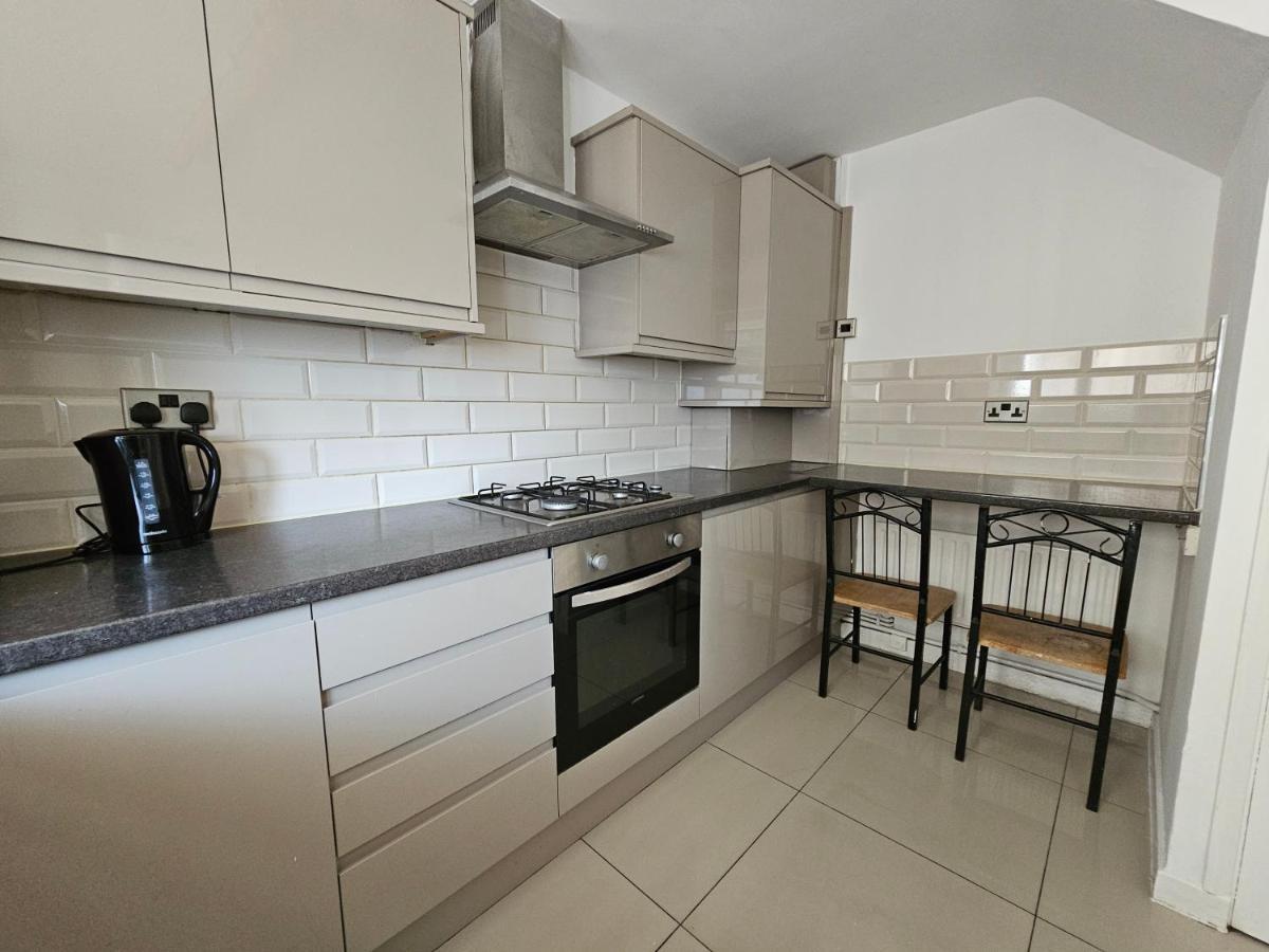 Towerhill Rooms Лондон Екстериор снимка