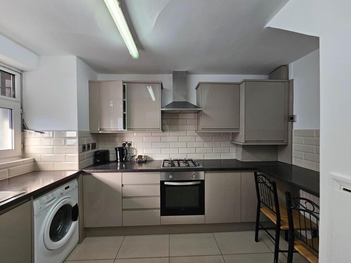 Towerhill Rooms Лондон Екстериор снимка