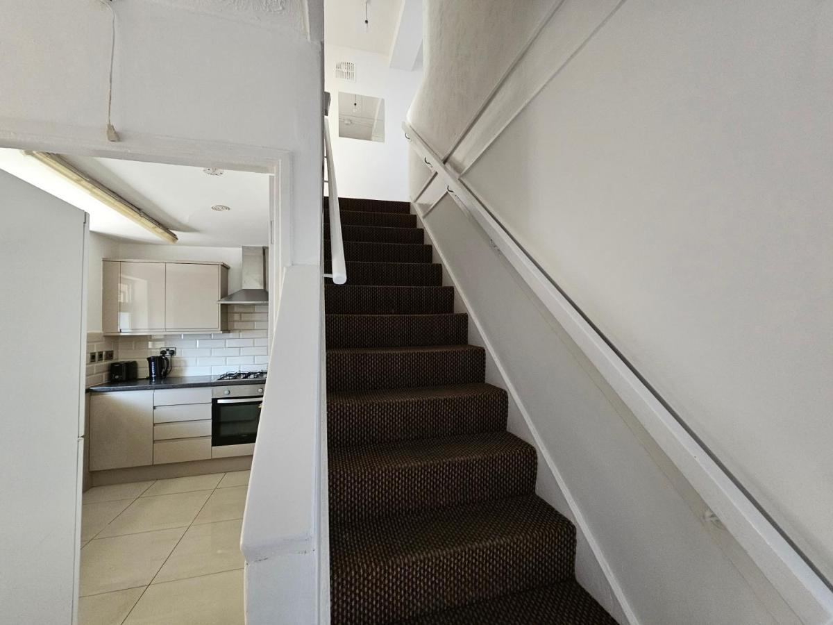 Towerhill Rooms Лондон Екстериор снимка