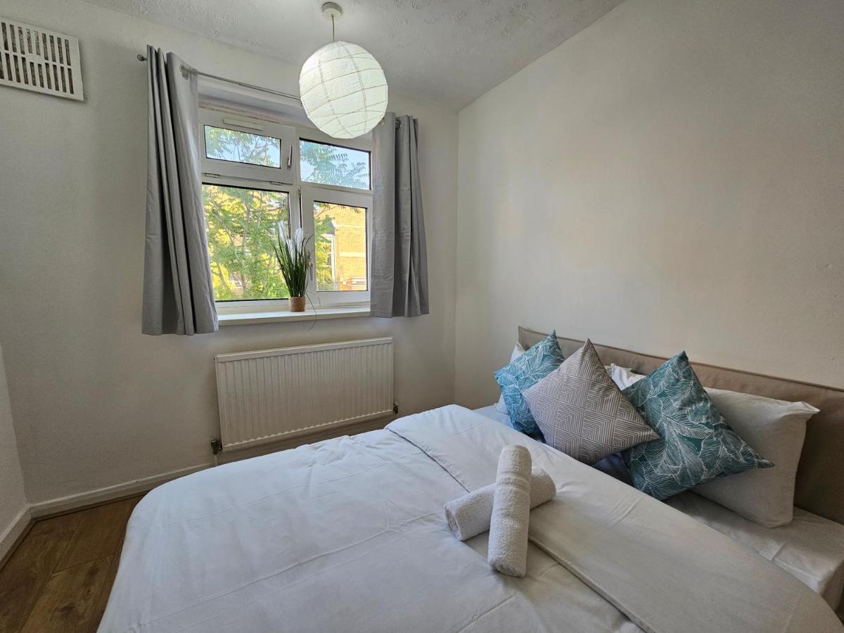 Towerhill Rooms Лондон Екстериор снимка