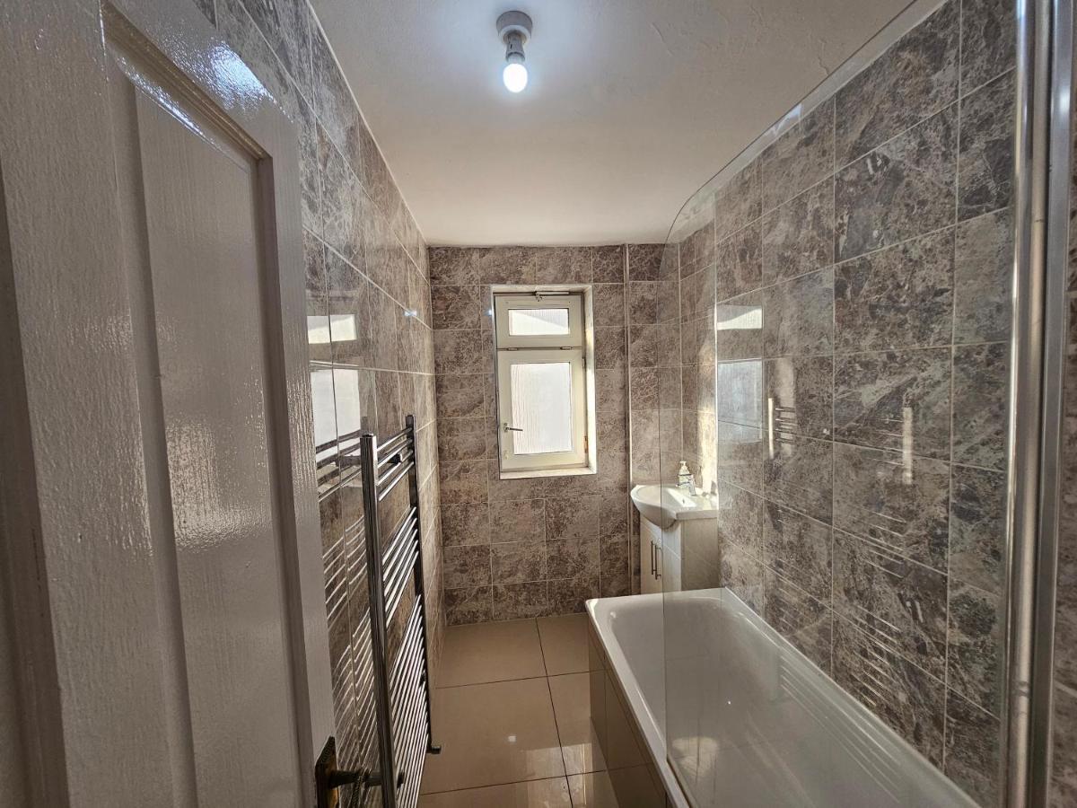 Towerhill Rooms Лондон Екстериор снимка