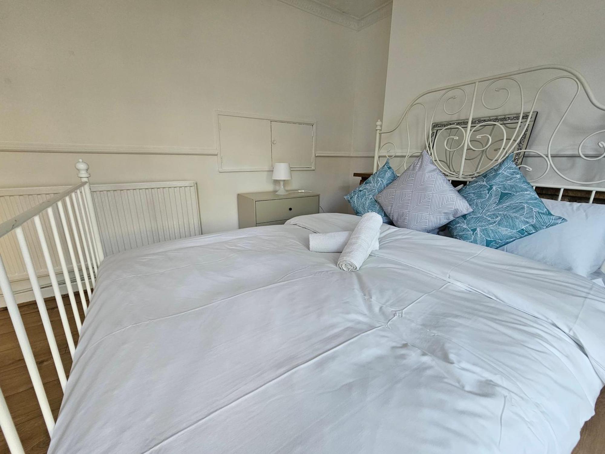 Towerhill Rooms Лондон Екстериор снимка