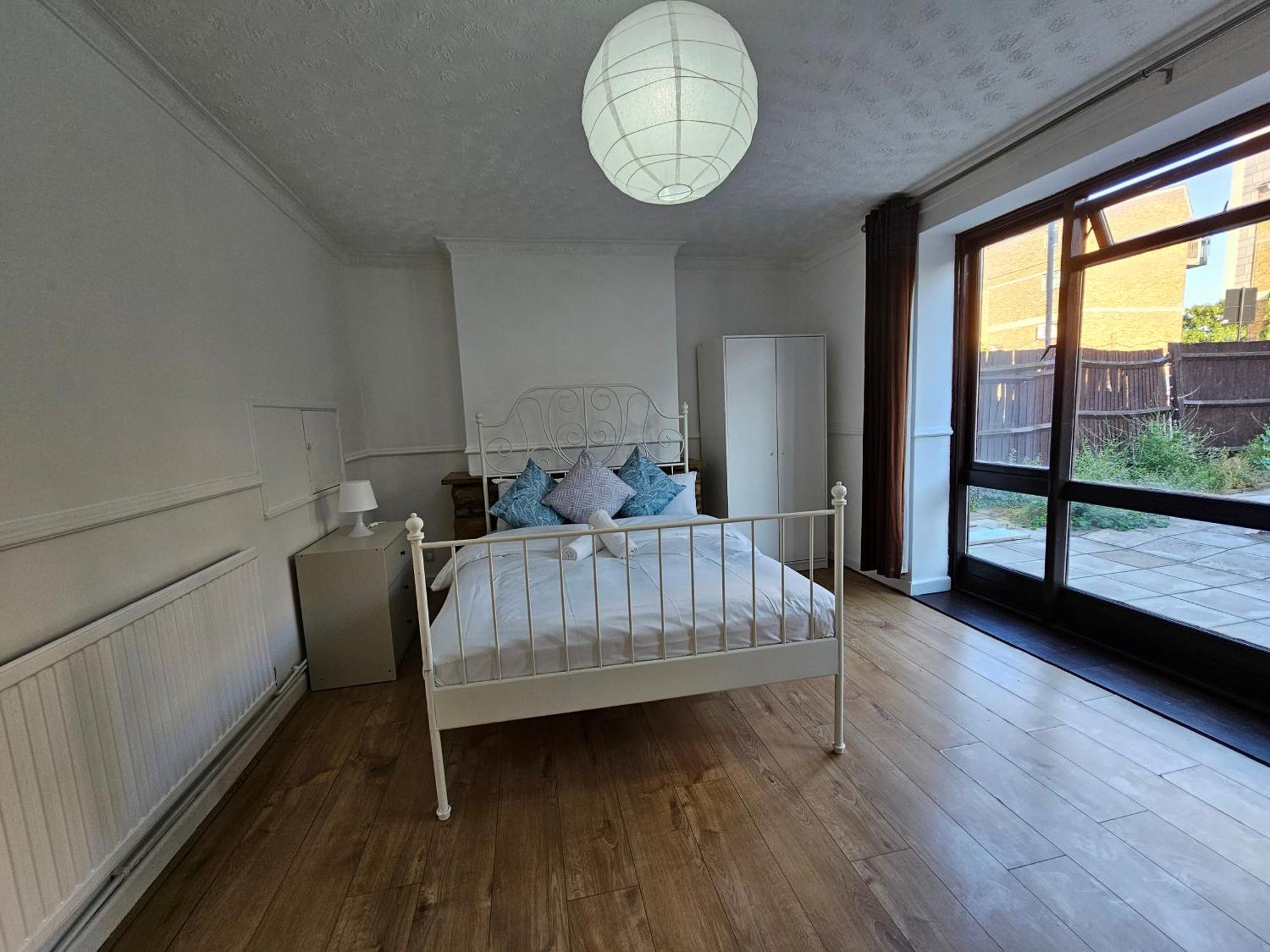 Towerhill Rooms Лондон Екстериор снимка