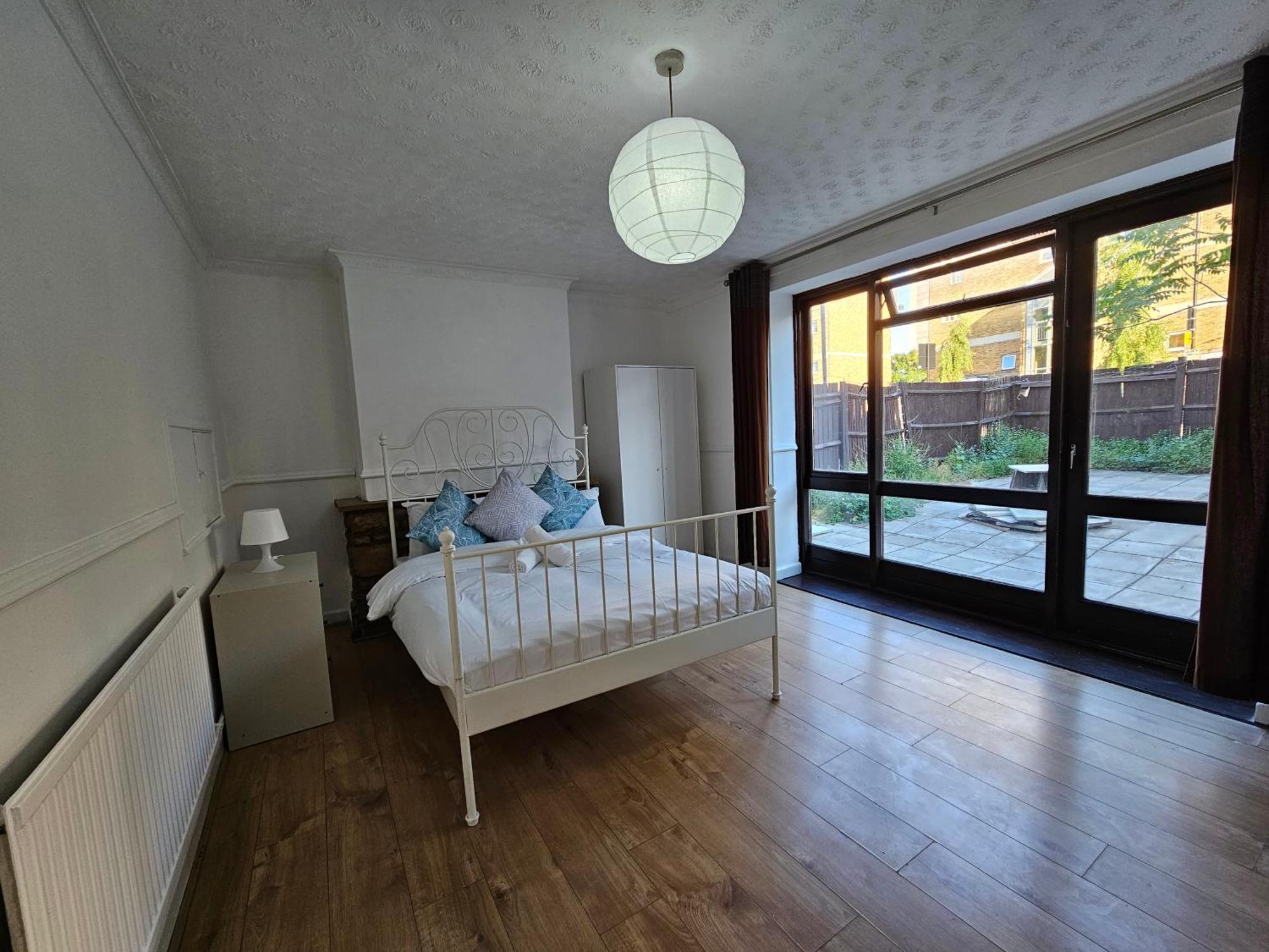 Towerhill Rooms Лондон Екстериор снимка