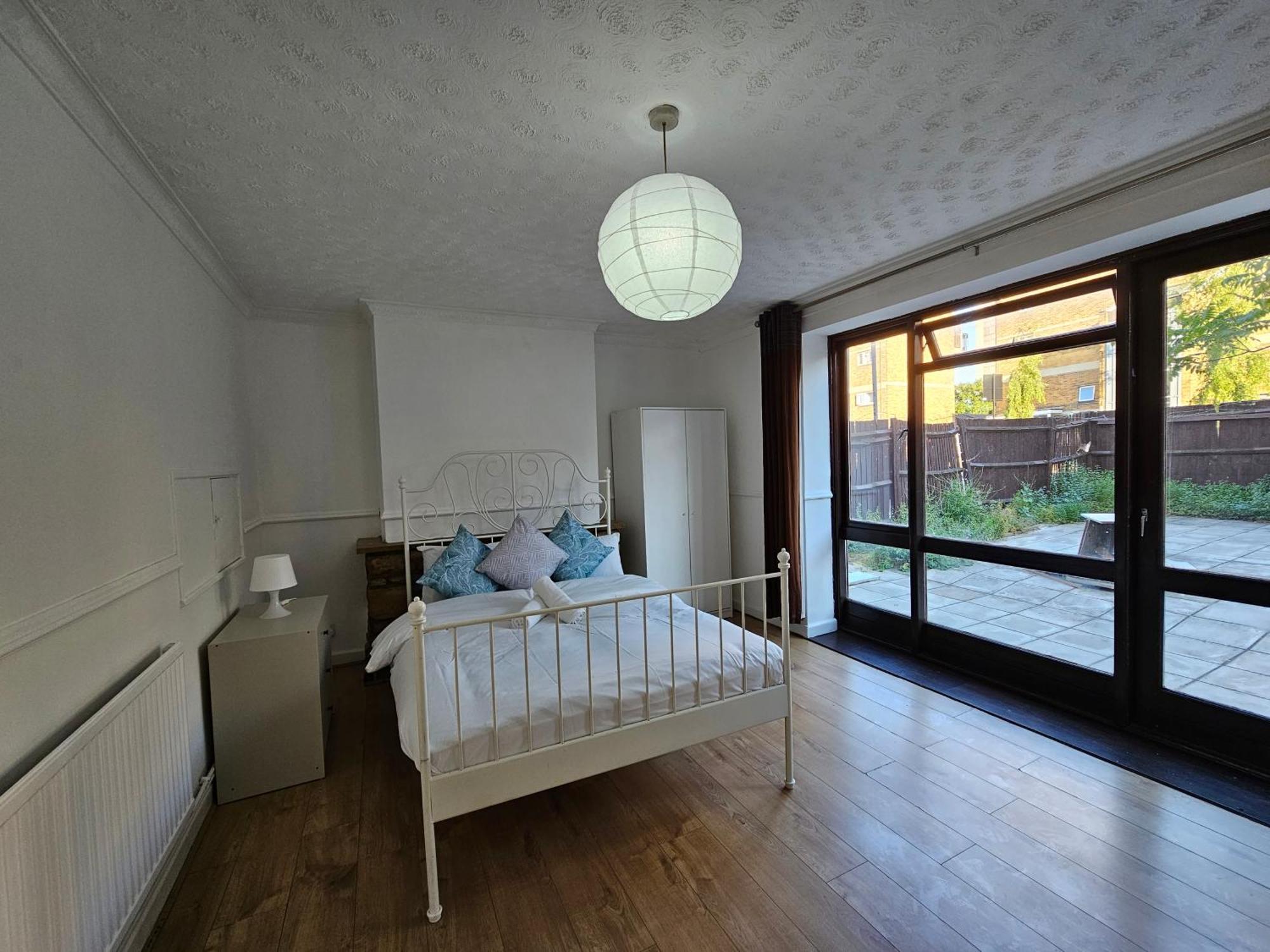 Towerhill Rooms Лондон Екстериор снимка