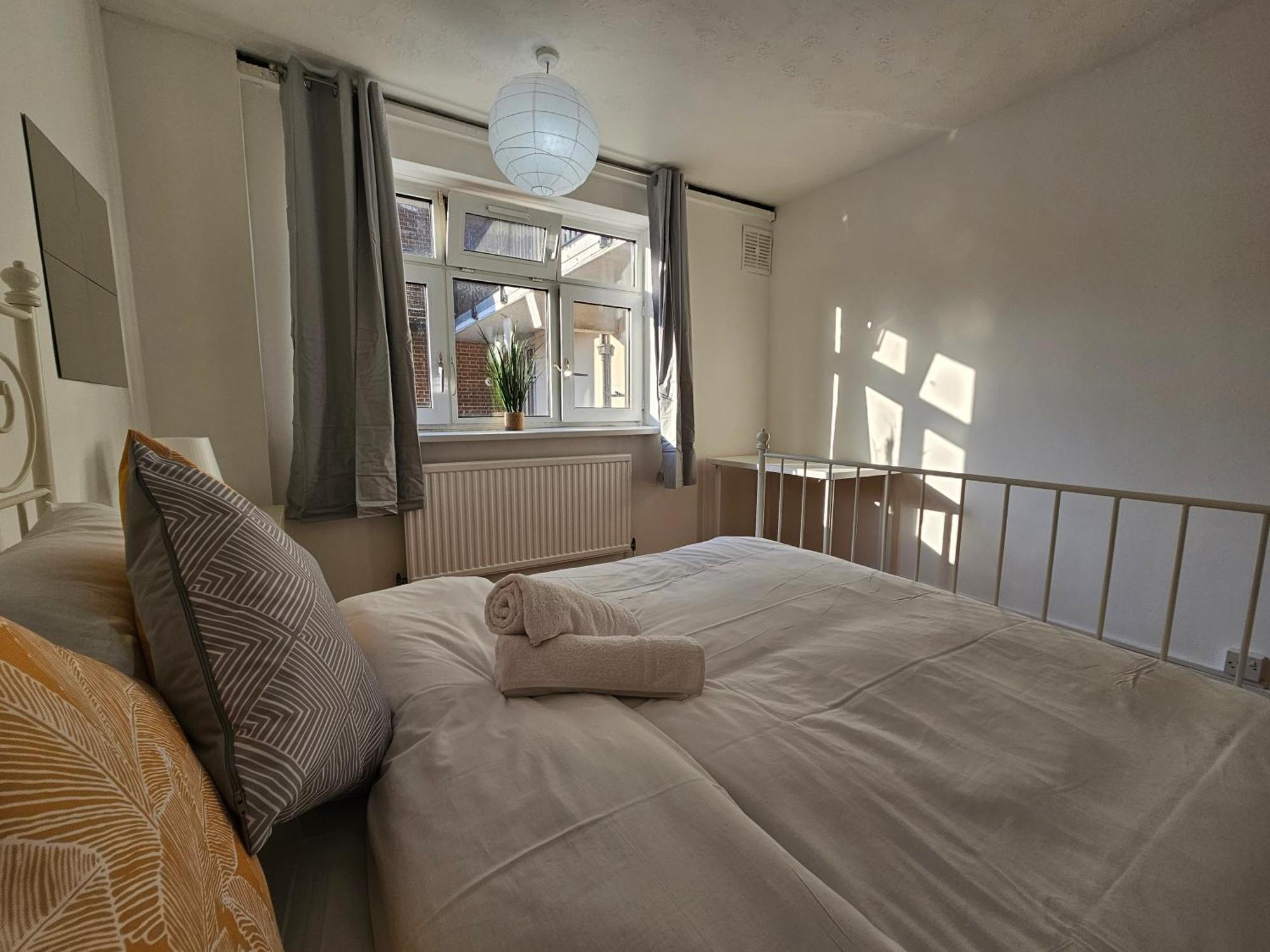 Towerhill Rooms Лондон Екстериор снимка