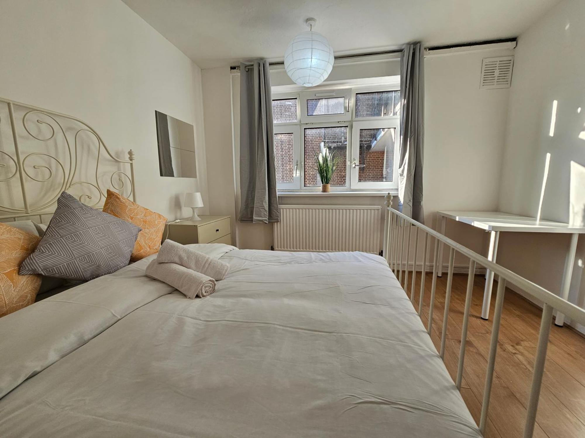 Towerhill Rooms Лондон Екстериор снимка