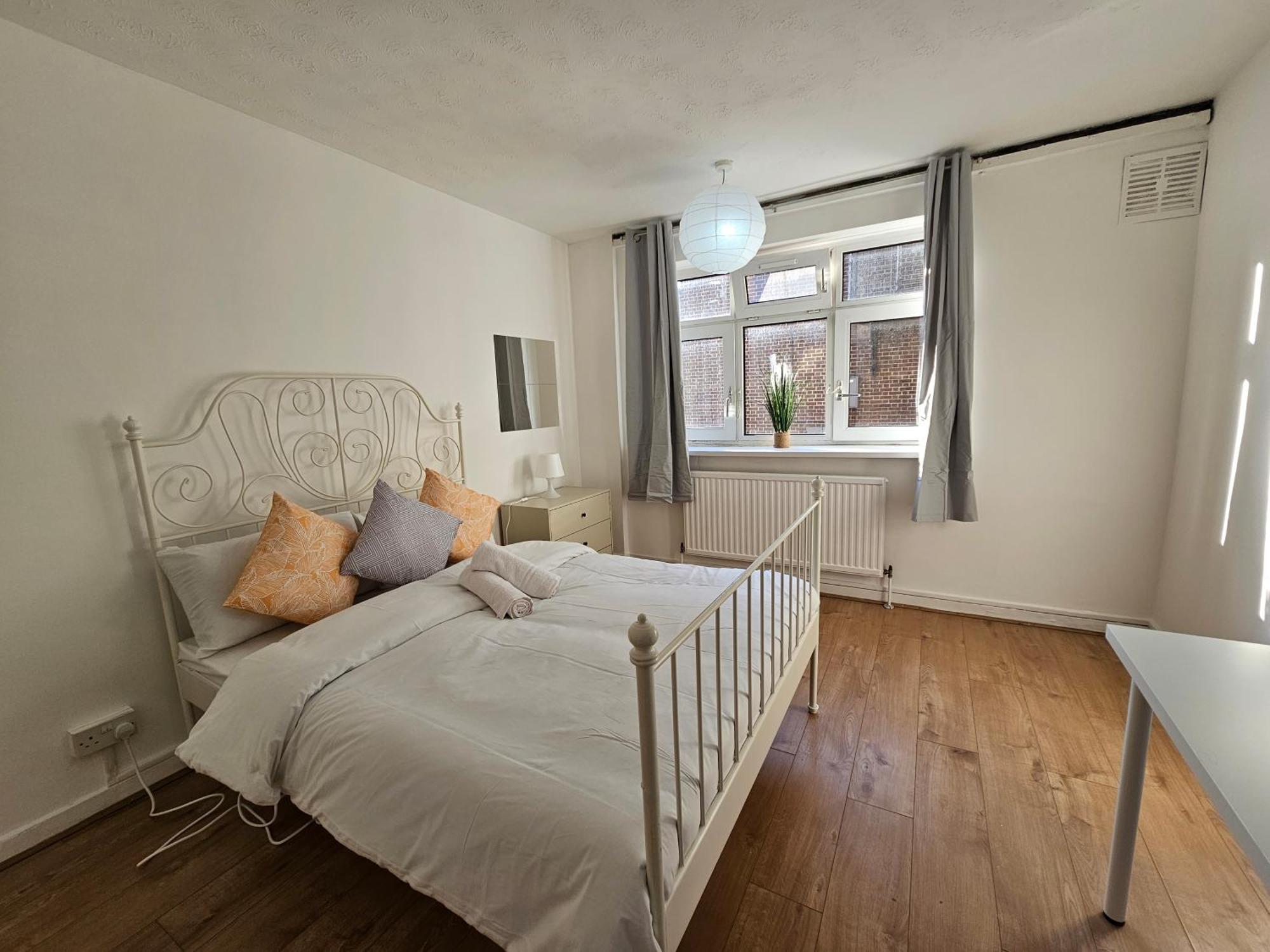 Towerhill Rooms Лондон Екстериор снимка
